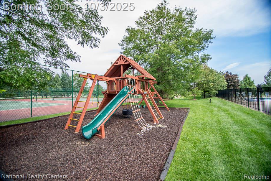 489 Gleneagles, Highland, MI — Photo 63