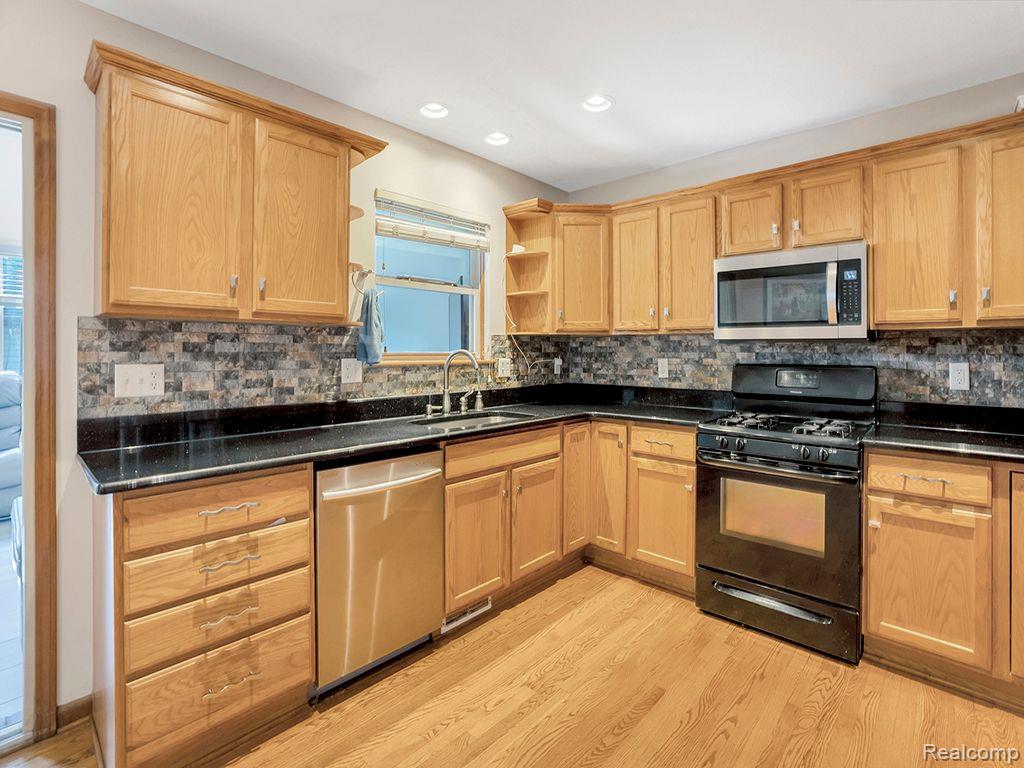 4166 BEDFORD Street, Dearborn Heights, MI 48125 — Photo 5