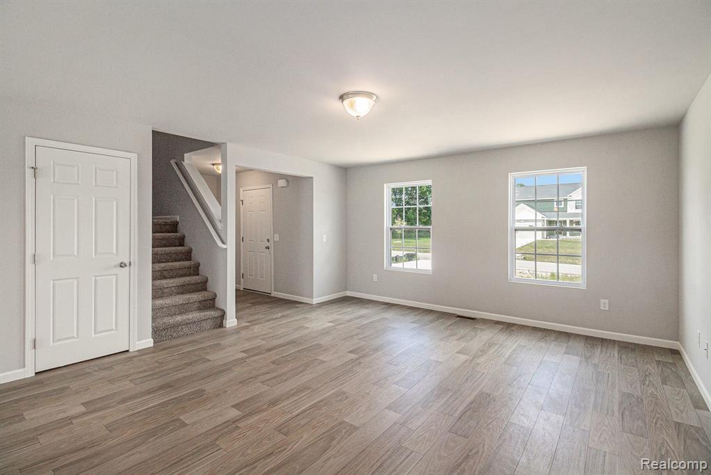 112 FOREST Way, Davisburg, MI 48350 — Photo 2