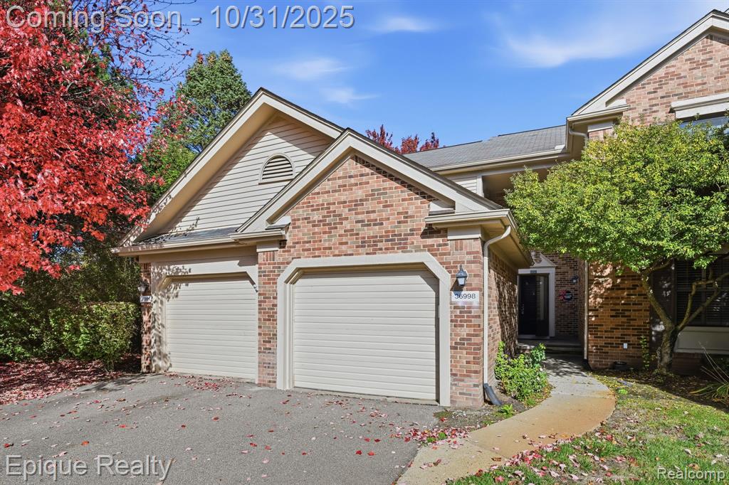 36996 Dartmoor Drive, Farmington Hills, MI 48331 — Photo 2