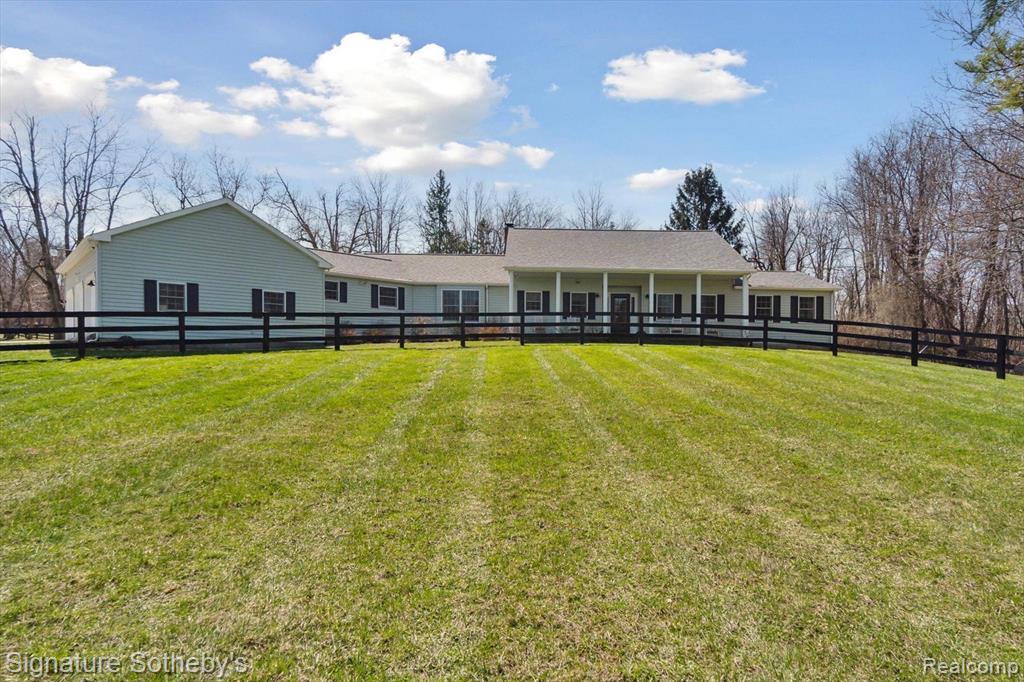 4715 FOX LAKE Road, Goodrich Vlg, MI — Photo 2