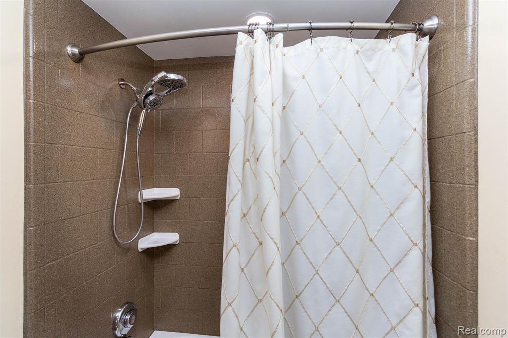 919 Elmsford Drive, Clawson, MI — Photo 21
