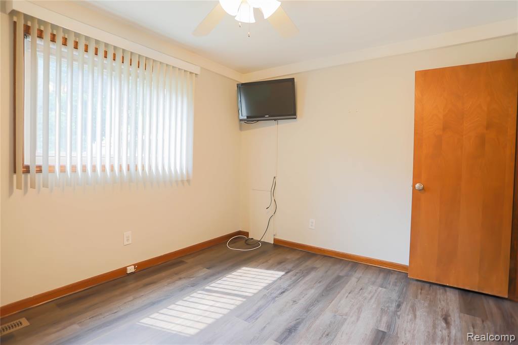 40755 Oakwood Court, Clinton Twp, MI 48038 — Photo 18
