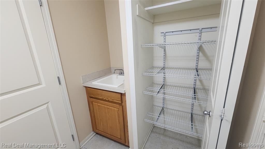 6146 Lone Oak Circle, Grand Blanc, MI 48439 — Photo 9