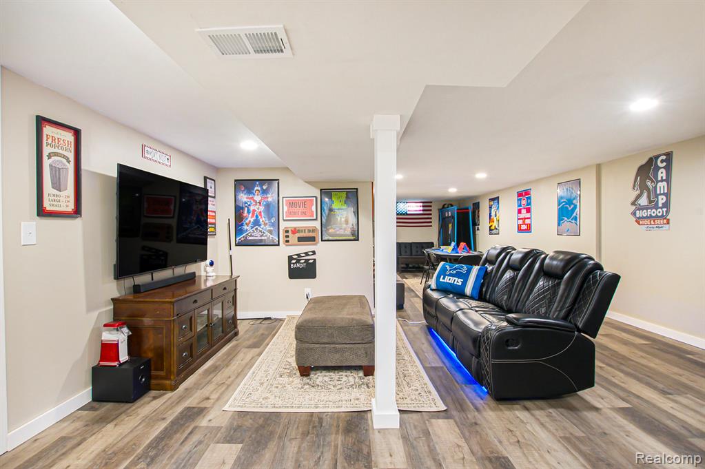 477 Chicago Drive, Howell, MI 48843 — Photo 12