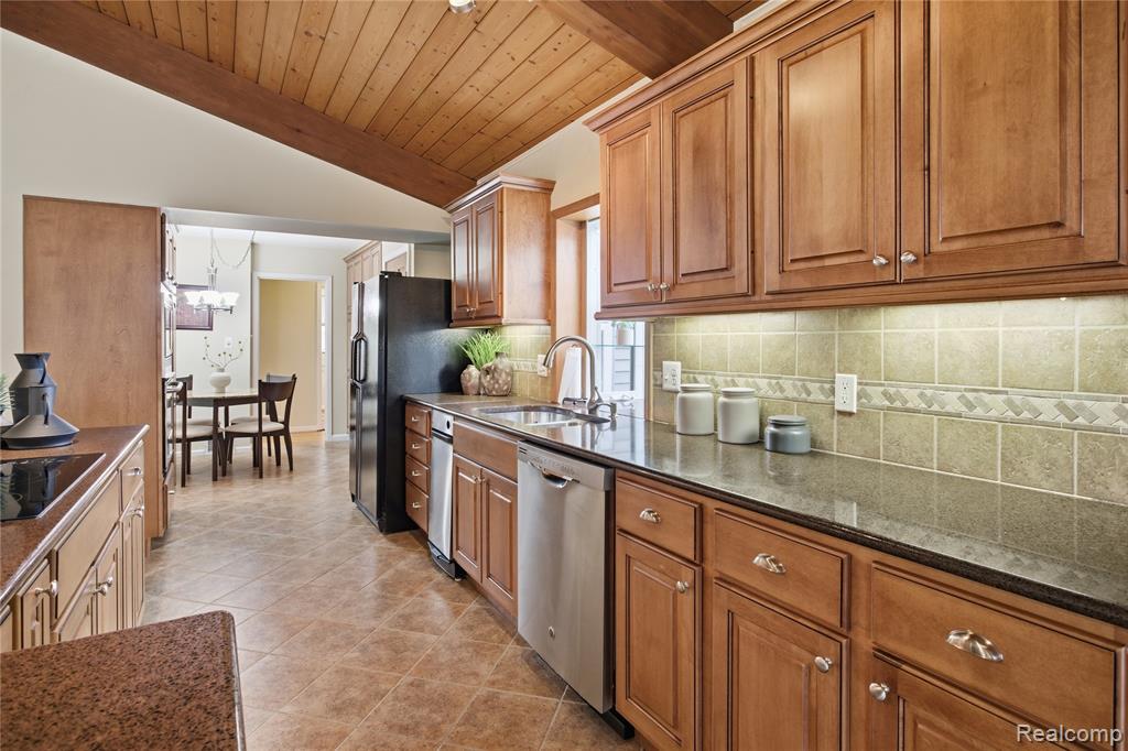 10404 Hart Avenue, Huntington Woods, MI — Photo 15