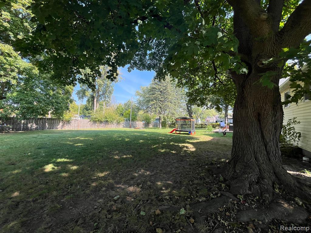425 SCHOOLHOUSE Street, Ortonville, MI 48462 — Photo 8