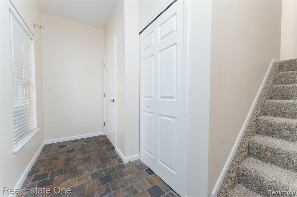 776 AMBERLY Drive, Unit B, Waterford, MI 48328 — Photo 22