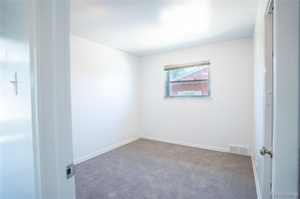 24628 Currier Street, Dearborn Heights, MI 48125 — Photo 16