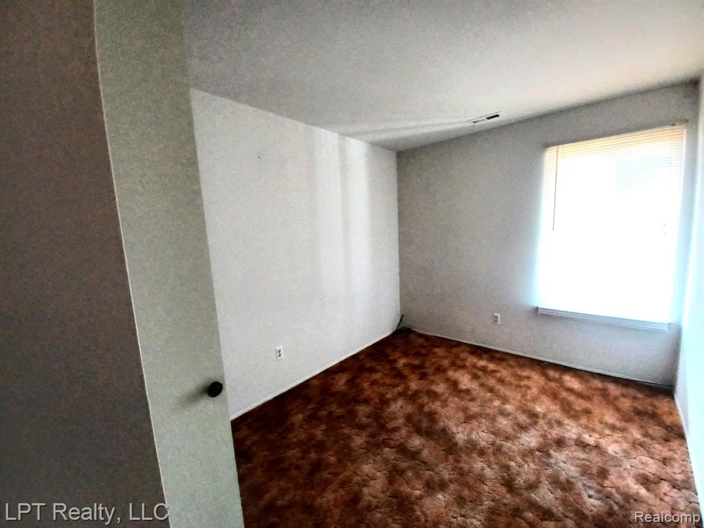 4973 E 10 Mile Road, 8, Warren, MI 48091 — Photo 9