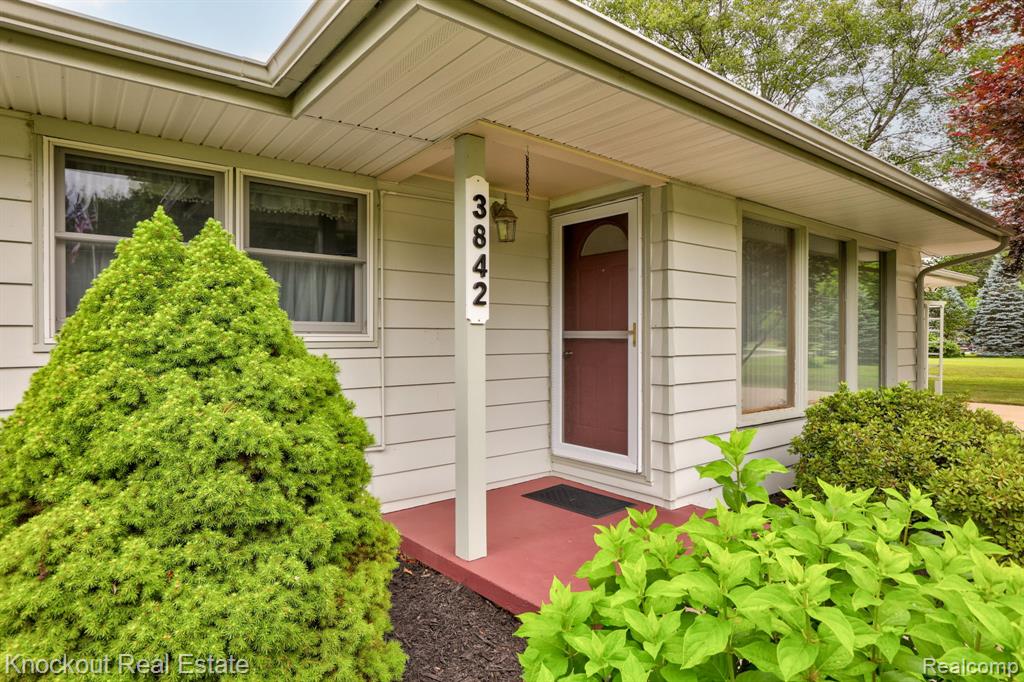 3842 Waltmar Drive, Bridgeport, MI 48722 — Photo 5