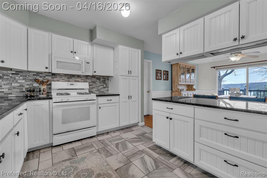 3525 Whitfield Drive, Waterford, MI 48329 — Photo 30