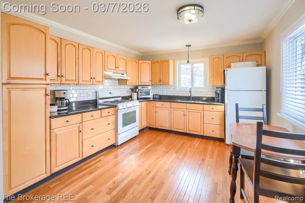 4405 Green Lake Road, West Bloomfield, MI 48323 — Photo 18