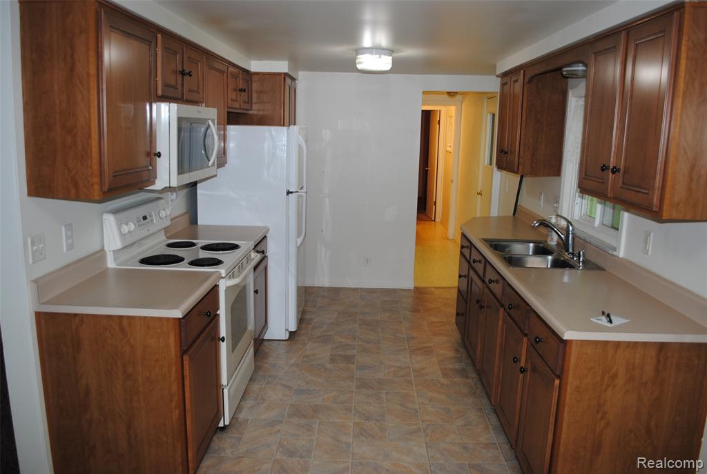 3103 Nokomis Trail, Clyde, MI 48049 — Photo 7