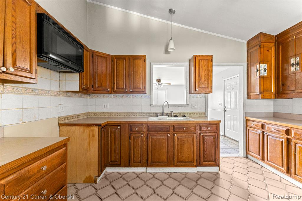 80 E MAHAN Avenue, Hazel Park, MI 48030 — Photo 9