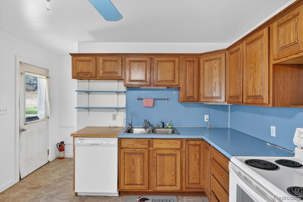 1392 Winfield Drive, Swartz Creek, MI 48473 — Photo 12