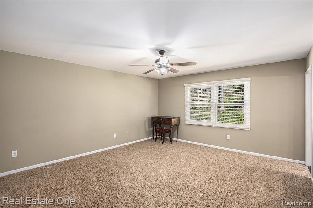 4453 RACEWOOD Drive, Commerce Twp, MI 48382 — Photo 12