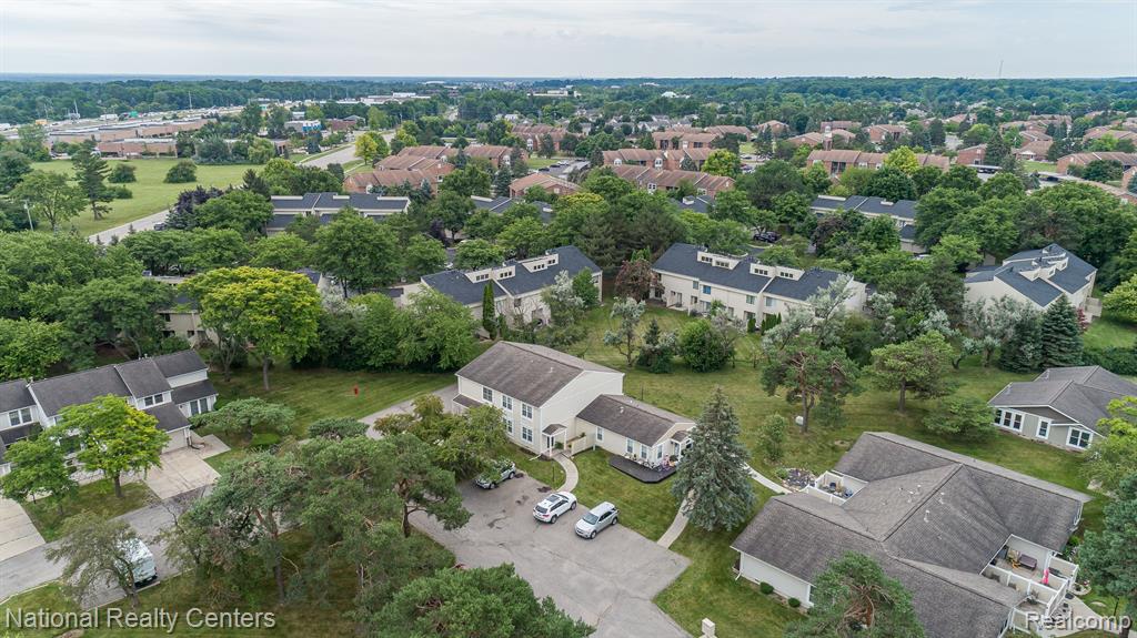 39525 VILLAGE WOOD Road, Novi, MI — Photo 27