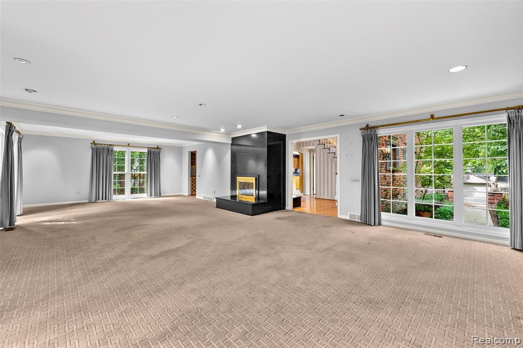 194 Charlevoix Avenue, Grosse Pointe Farms, MI 48236 — Photo 15