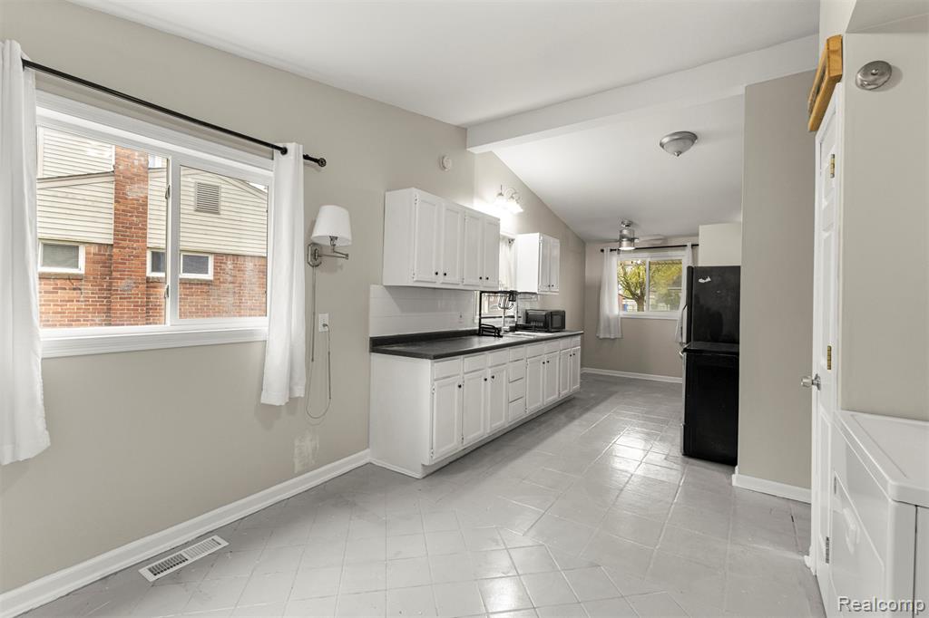 5367 Vivian Street, Dearborn Heights, MI 48125 — Photo 16