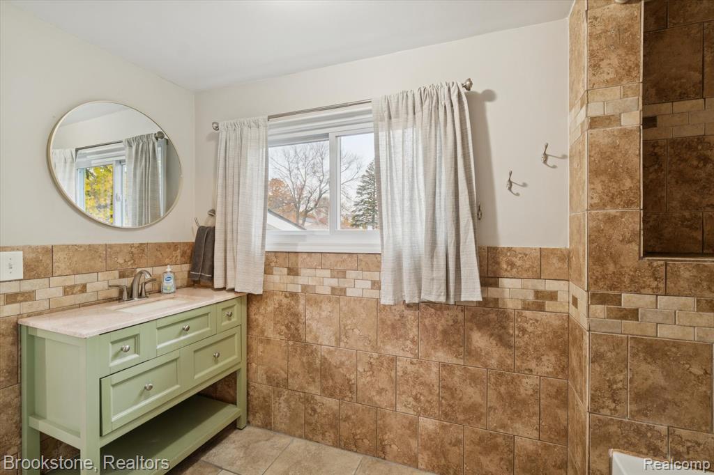 212 Airport Drive, Holly, MI 48442 — Photo 35