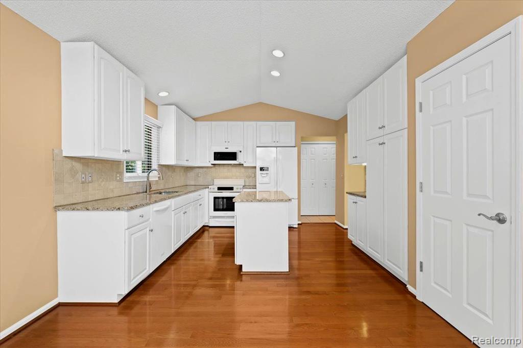 35535 LONE PINE Lane, Farmington Hills, MI 48335 — Photo 14