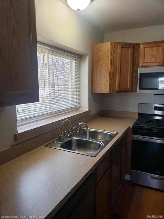 730 HIGHLANDER Street, Lake Orion, MI 48362 — Photo 11