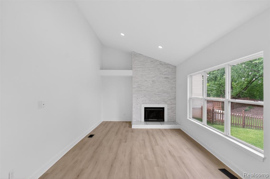 3457 ASHBURNAM, Ann Arbor, MI 48105 — Photo 18