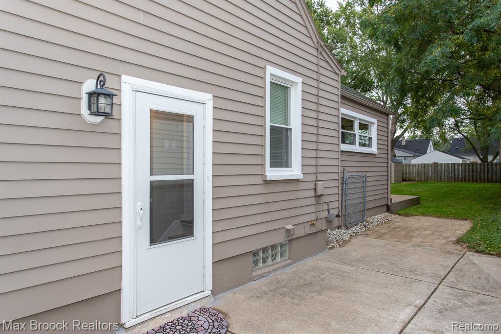 506 AMELIA Avenue, Royal Oak, MI 48073 — Photo 30