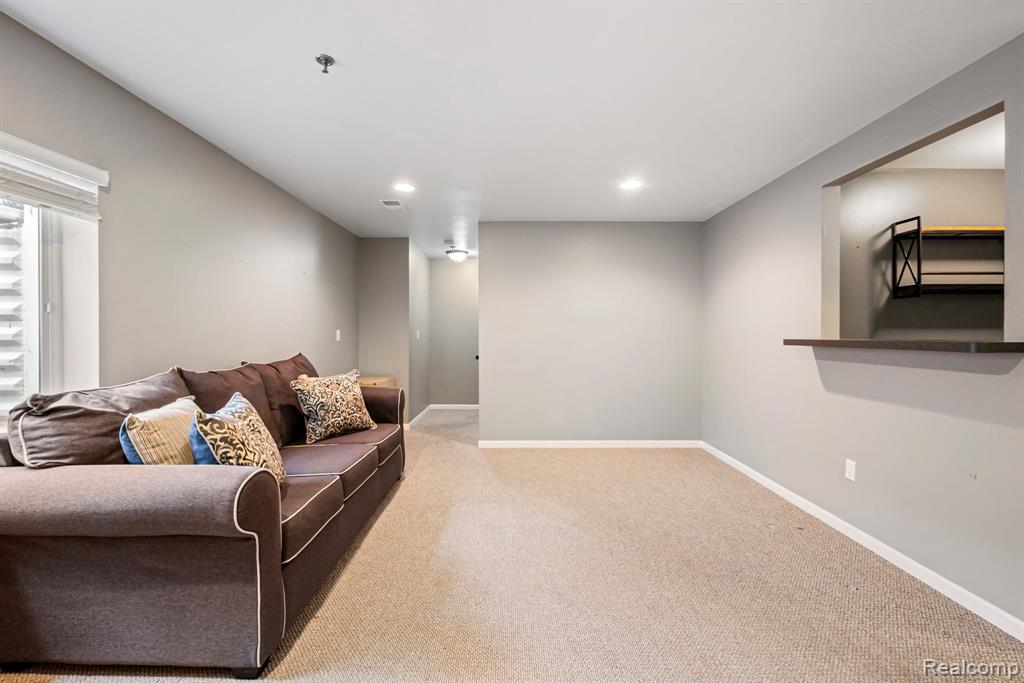 43046 Strand Drive, Sterling Heights, MI 48313 — Photo 37