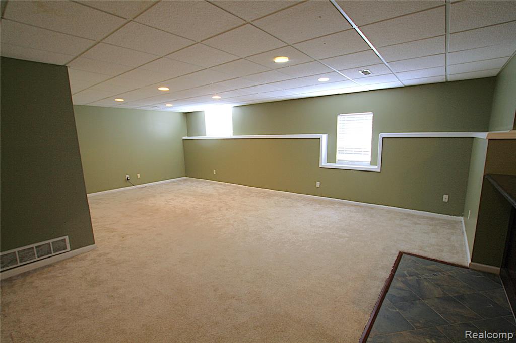 11152 Woodfield Parkway, Grand Blanc, MI 48439 — Photo 31