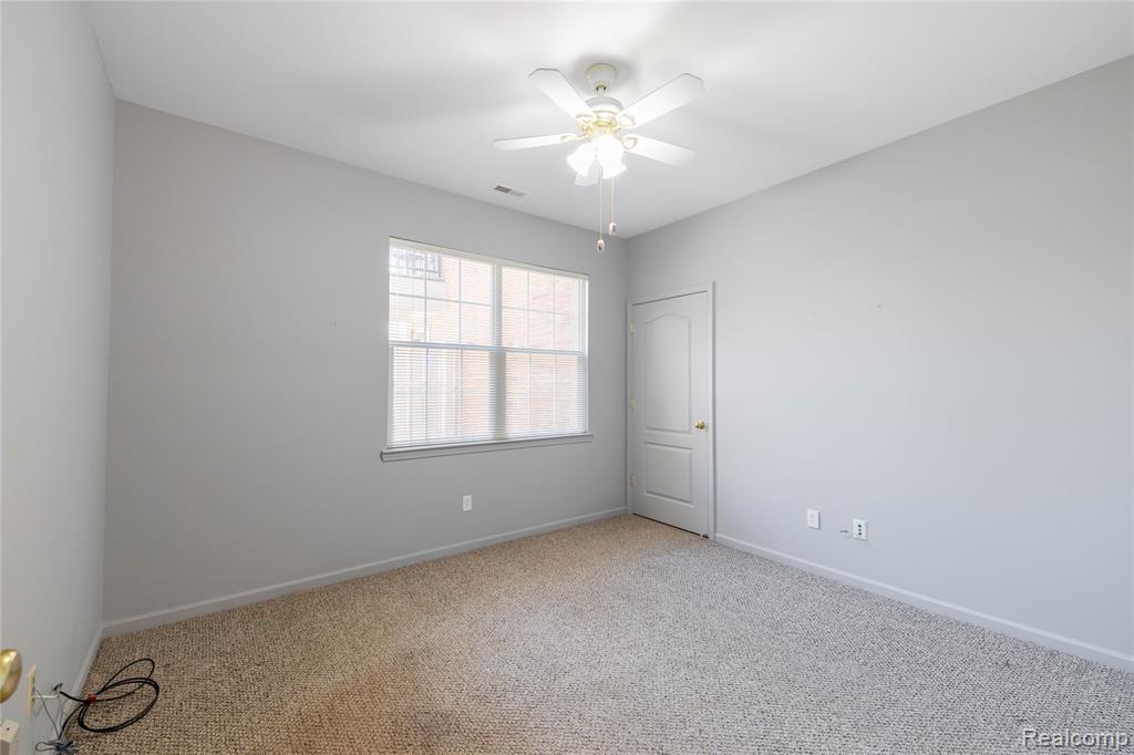 23030 Williamsburg Circle, 15, Woodhaven, MI 48183 — Photo 17