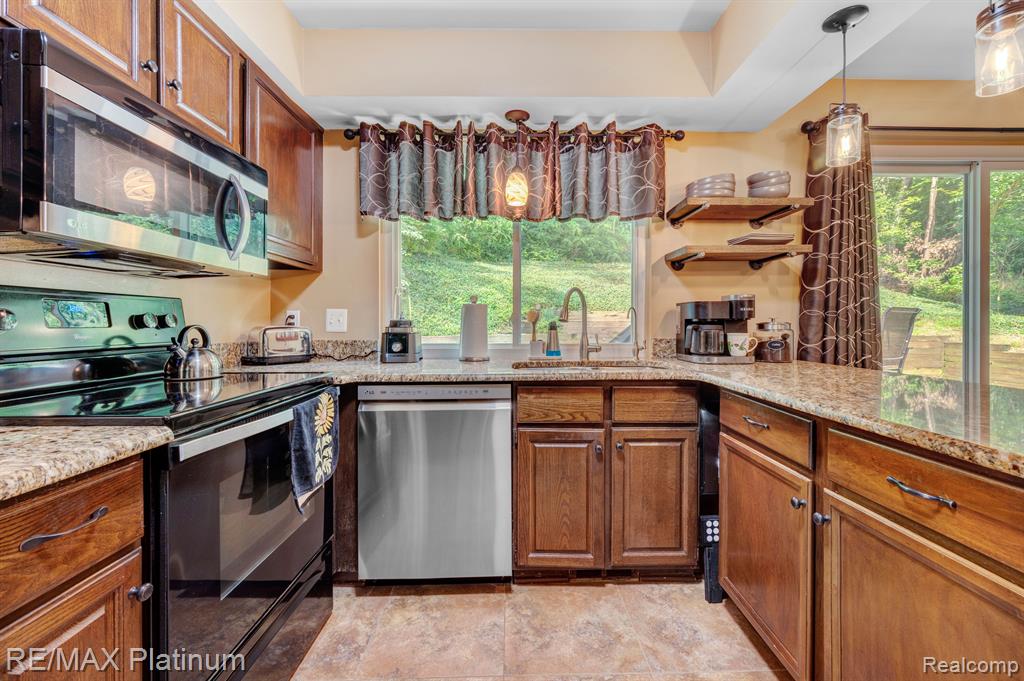 9003 SPENCER Court, Brighton, MI 48116 — Photo 4