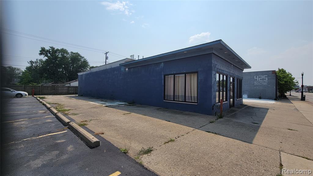 407 W 9 Mile Road, Hazel Park, MI 48030 — Photo 4