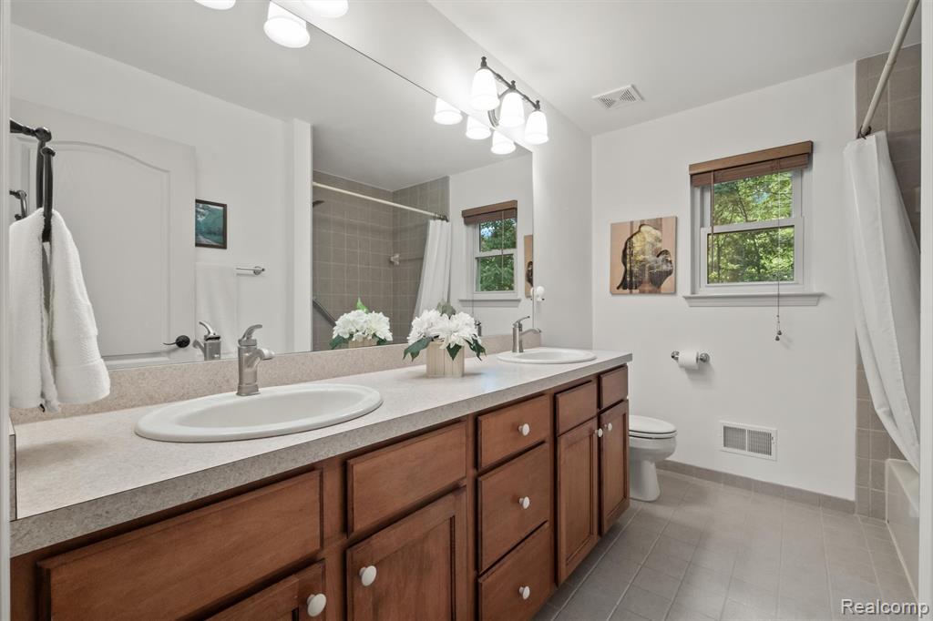 6404 Pennington Drive, White Lake, MI 48383 — Photo 12