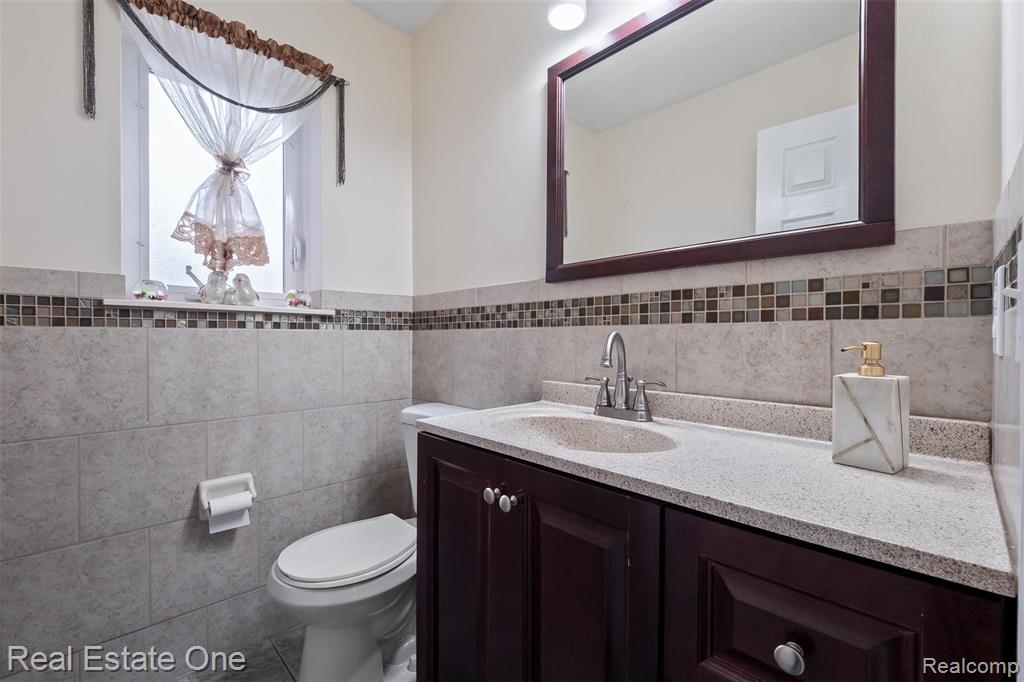 4469 Ardmore Drive, Sterling Heights, MI 48310 — Photo 18