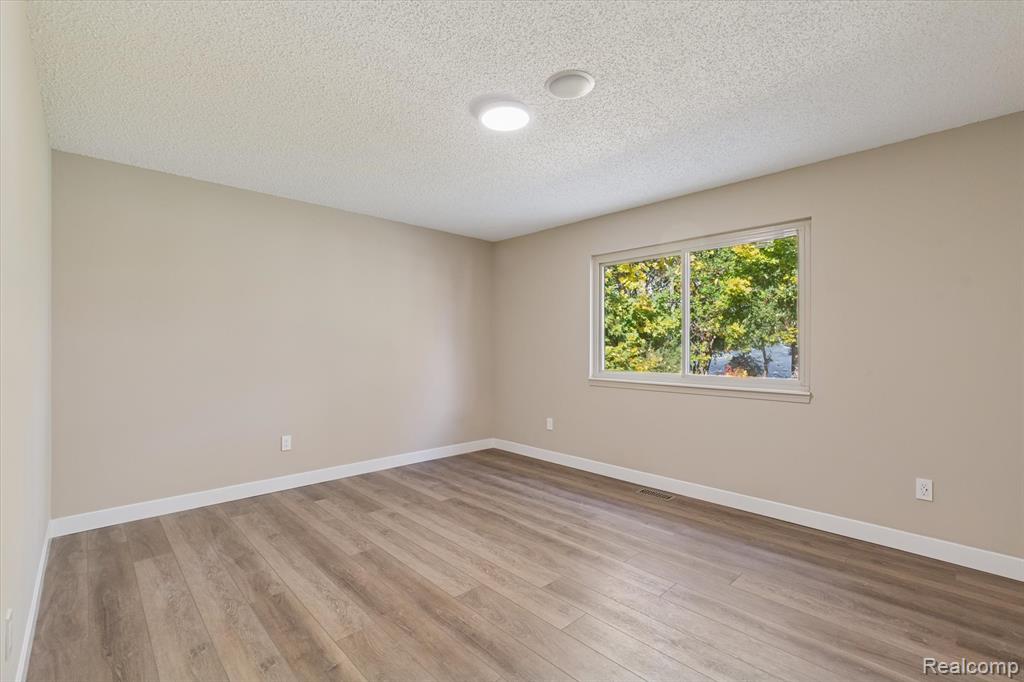634 Lockport Road, Rochester Hills, MI 48307 — Photo 31