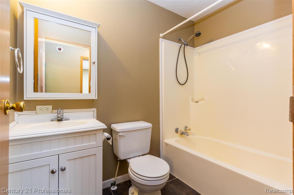 4080 Cass Elizabeth Road, Waterford, MI 48328 — Photo 24