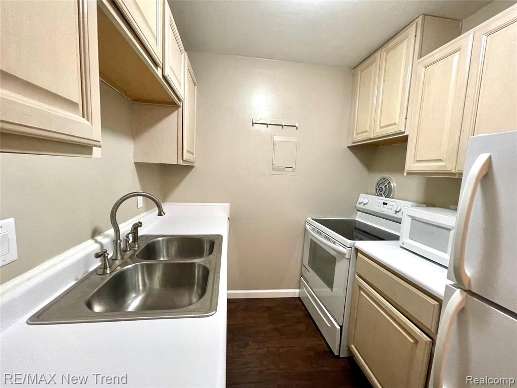 2116 PAULINE BLVD APT 304, Ann Arbor, MI 48103 — Photo 2