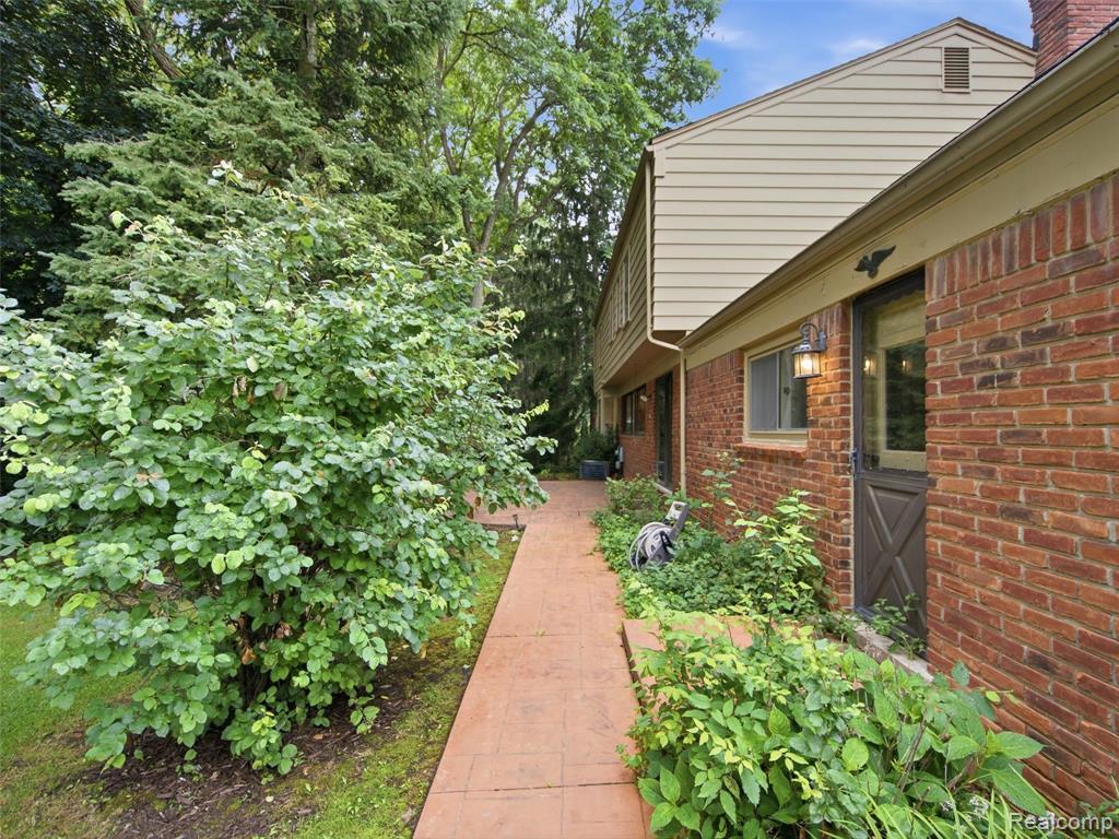 4367 Yorktown Drive, West Bloomfield, MI 48323 — Photo 44