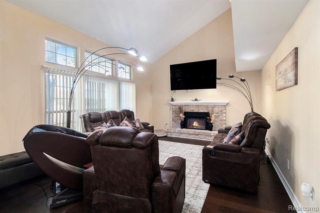 7946 Moonwood Place, Westland, MI — Photo 11
