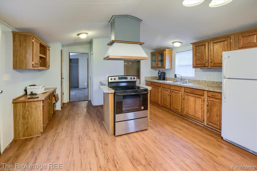 17101 Kropf Avenue, Davisburg, MI 48350 — Photo 13