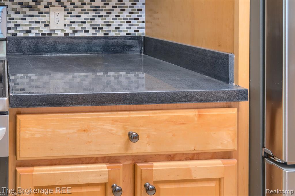 6230 Woodsdale Drive, Grand Blanc, MI 48439 — Photo 22