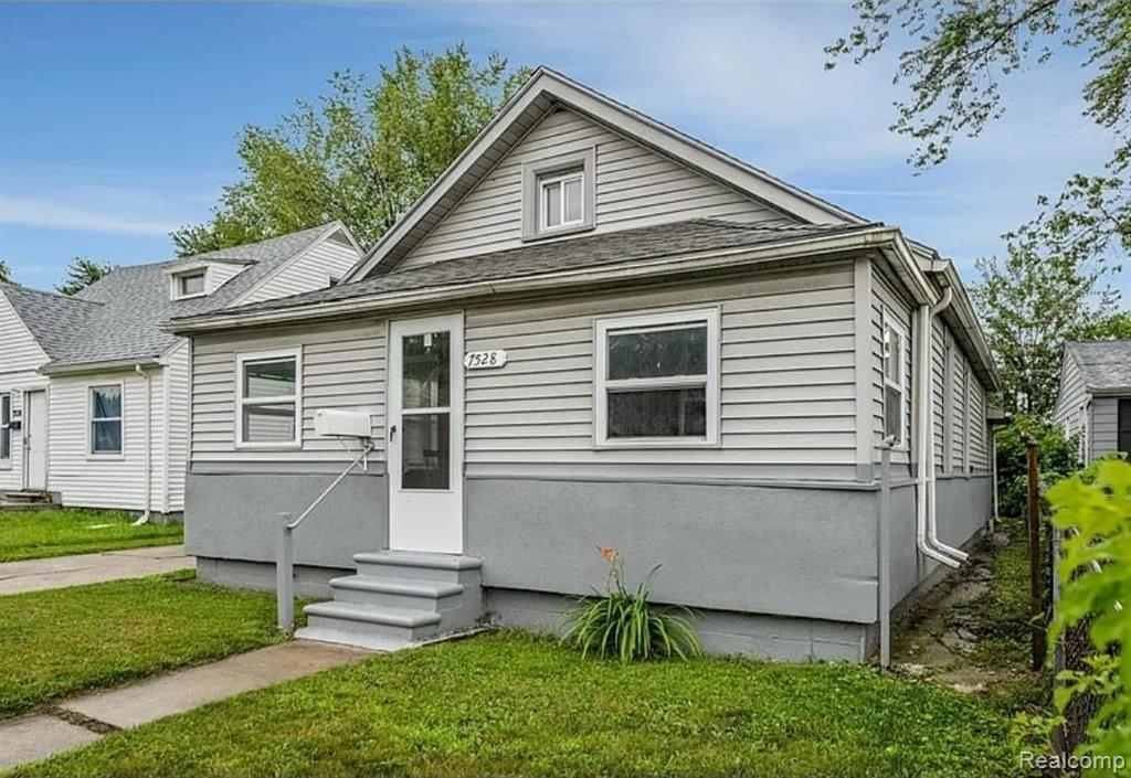7528 Studebaker Avenue, Warren, MI 48091 — front exterior