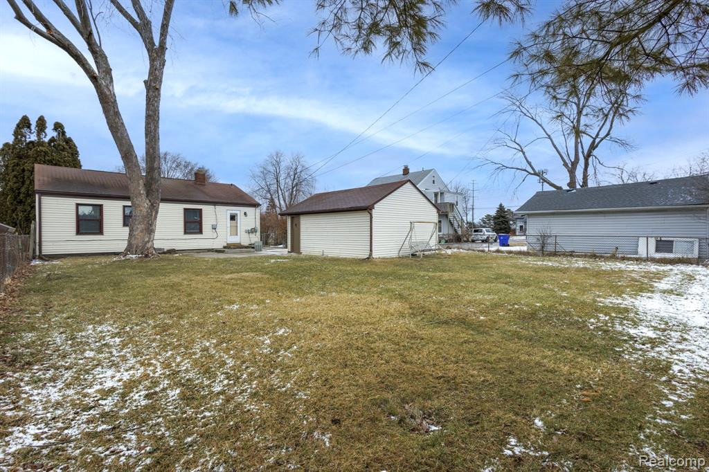 17204 Park Lane, Fraser, MI 48026 — Photo 19