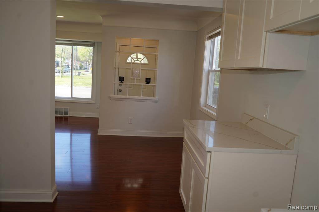 16047 W Chicago Street, Detroit, MI 48228 — Photo 5