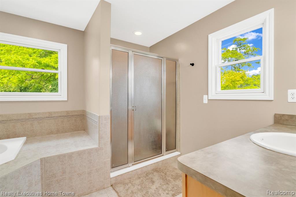 5453 BAYWOOD Drive, Fort Gratiot, MI 48059 — Photo 35