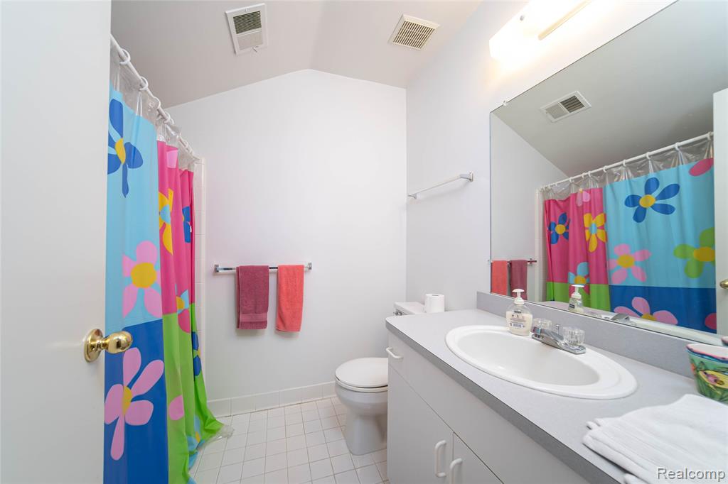 2090 Pleasant Drive, Commerce Twp, MI 48390 — Photo 14