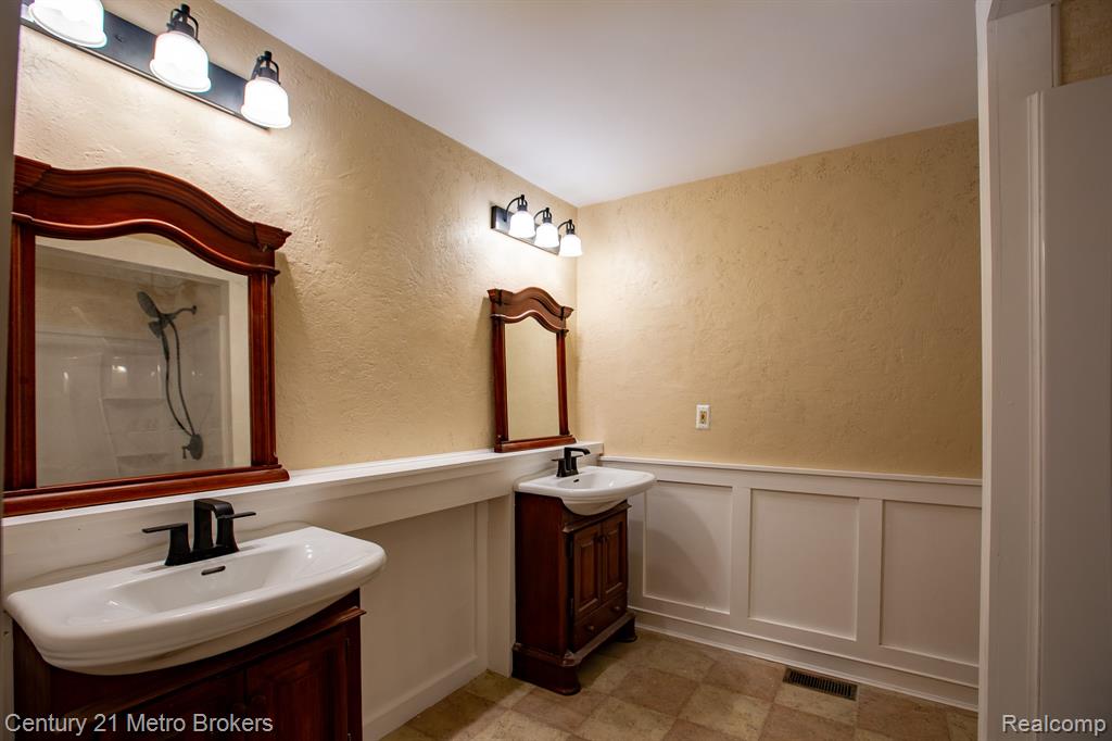 5262 Conifer Drive, Columbiaville, MI 48421 — Photo 9