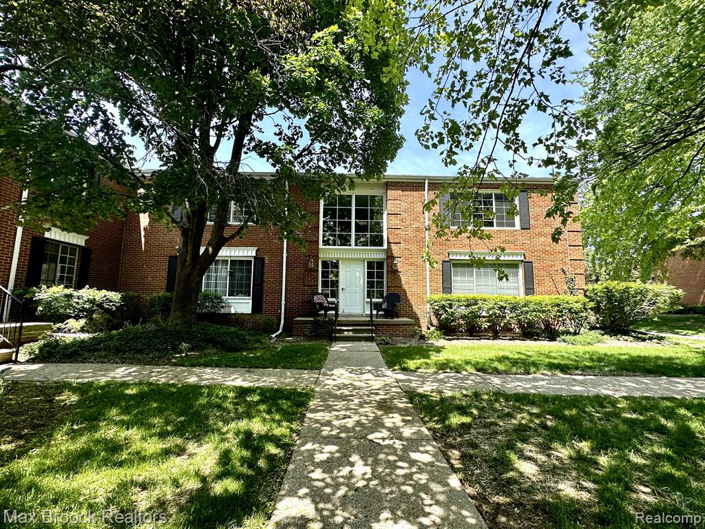 740 E FOX HILLS Drive, Bloomfield Hills, MI 48304 — front exterior